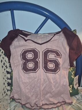 Kohl's Women's Pink & Burgundy Crop Top with '86' Graphic